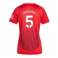 Camisa de Futebol Manchester United Harry Maguire #5 Equipamento Principal Mulheres 2024-25 Manga Curta